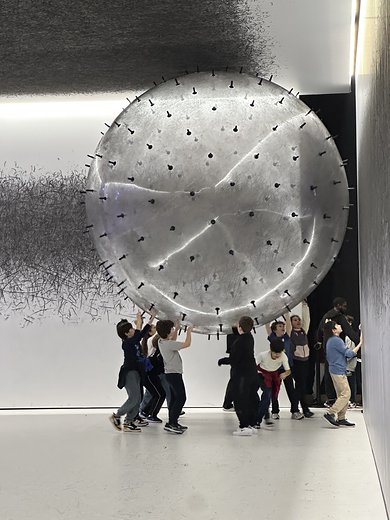 Carrying the Sphere — People, photograph by Gianluca Attura